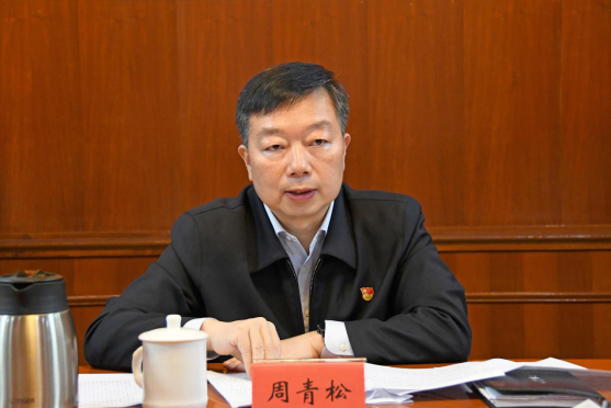 周青松同志以普通党员身份参加支部党的十九届六中全会精神学习